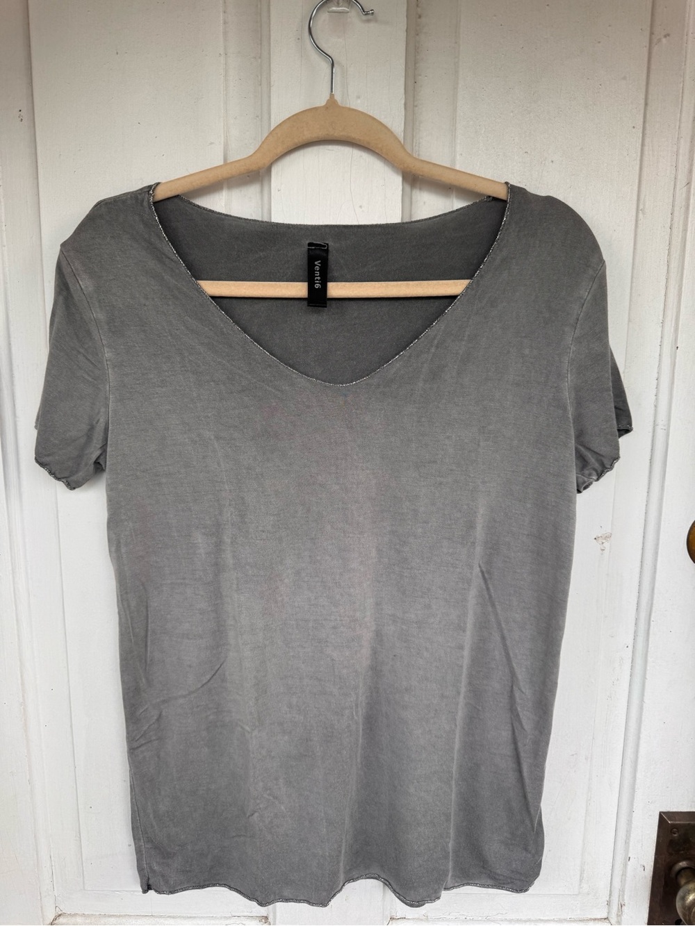 Vince Short Sleeve V-Neck Tee in Gray